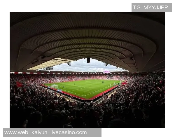 足球倪带你领略世界足球的魅力与激情探索球场背后的故事与传奇 足球倪带你领略世界足球的魅力与激情探索球场背后的故事与传奇